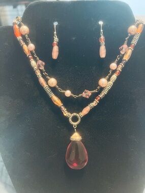 Shades of Pink Tear Drop Pendant Bead Necklace& Earrings, coordinating bracelet